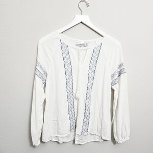 Abercrombie And Fitch White And Blue Ebroiderd Flowy Tassel Tie Shirt Size Small